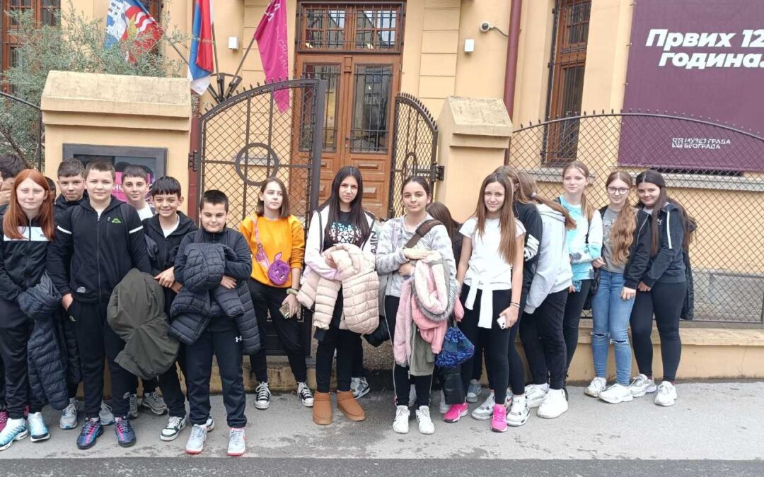 ПОСЕТА ИЗЛОЖБЕ ,,СЛИКАРКЕ МЛАДЕНОВЦА”